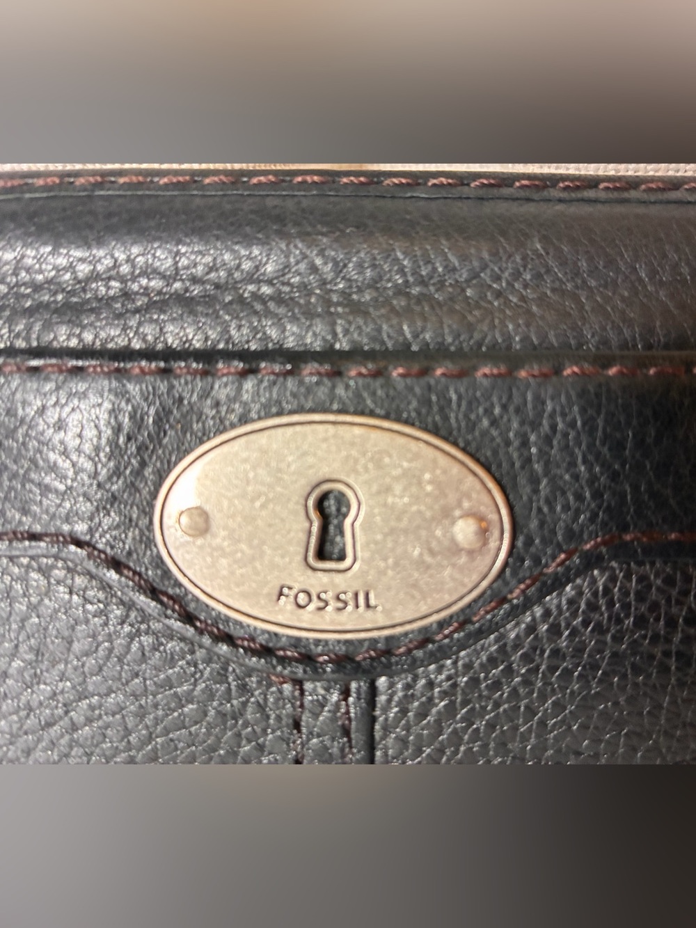 Fossil Black Genuine Leather Zip Around Wallet Keyhole Logo Organizer 8x4 - Picture 2 of 10